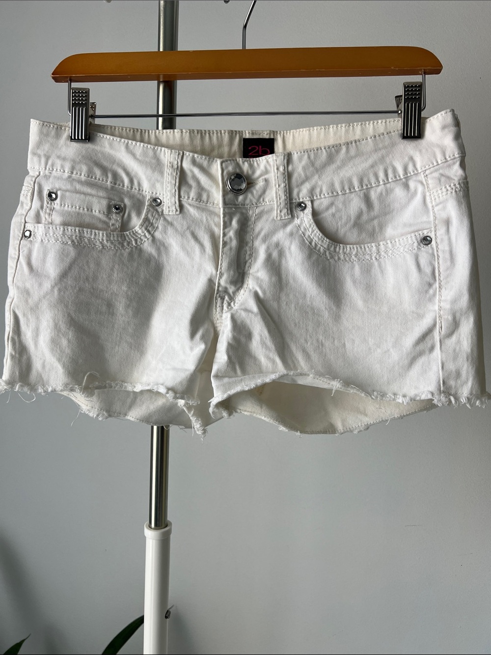 2B Bebe White Frayed Denim Shorts